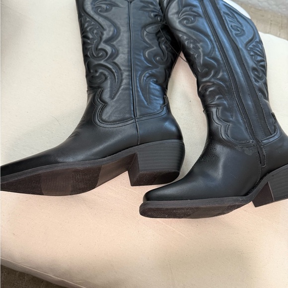 Torrid Black western Heeled Boots - Picture 4 of 8